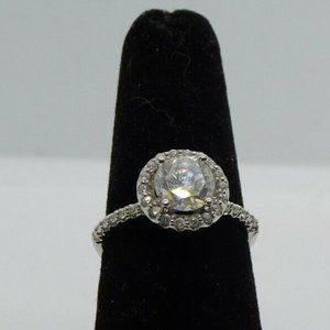 14k White Gold Cubic Zirconia Halo Engagement Ring Size 6